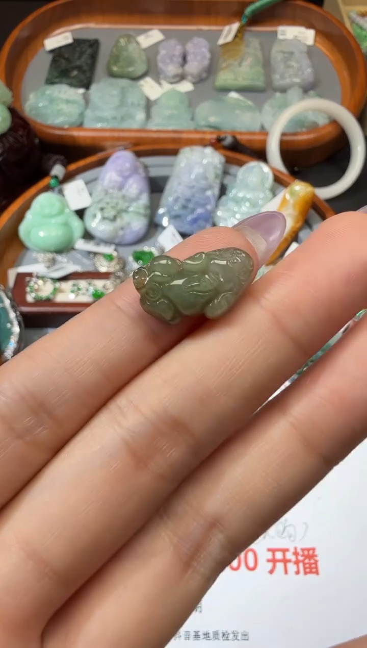 翡翠未镶嵌颈饰034.。。。。