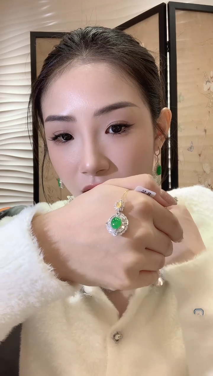 【闪购商品】翡翠吊坠(不含链)18K金镶嵌SS4