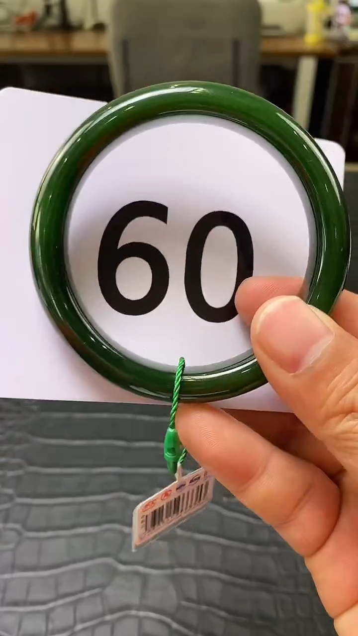 【闪购商品】和田玉碧玉手镯60.4未镶嵌一个