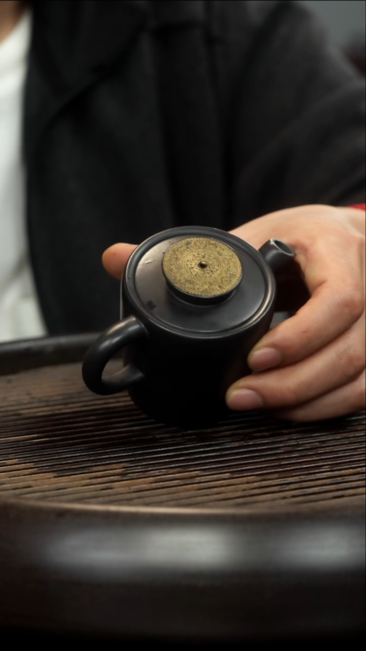 茶壶紫砂克拉玛依黑 九宫图 高汉瓦壶