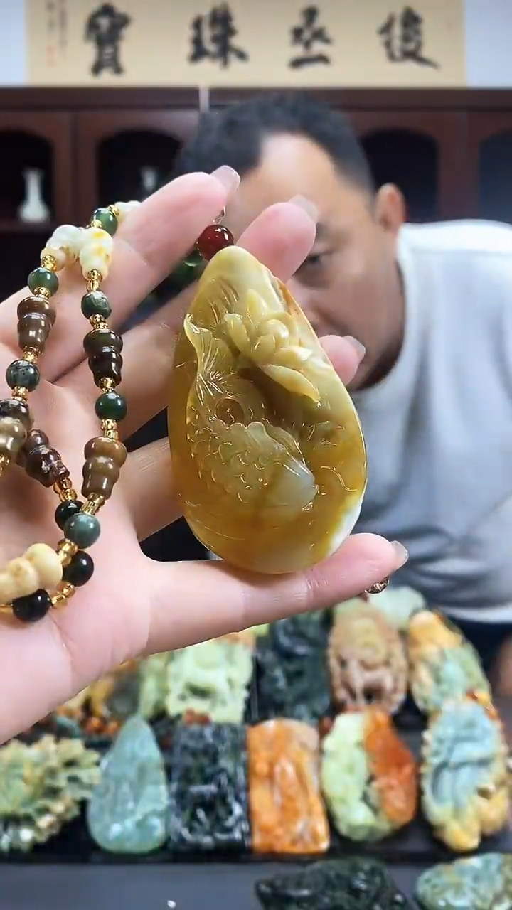 【闪购商品】蛇纹石玉吊坠未镶嵌·