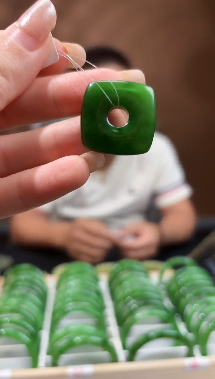 吊坠(赠链)未镶嵌和田玉碧玉天圆地方平安扣