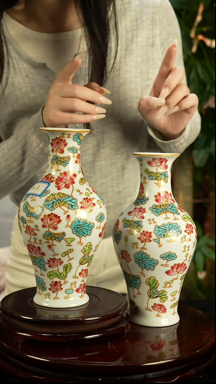 其他瓷粉彩莲纹赏瓶一对