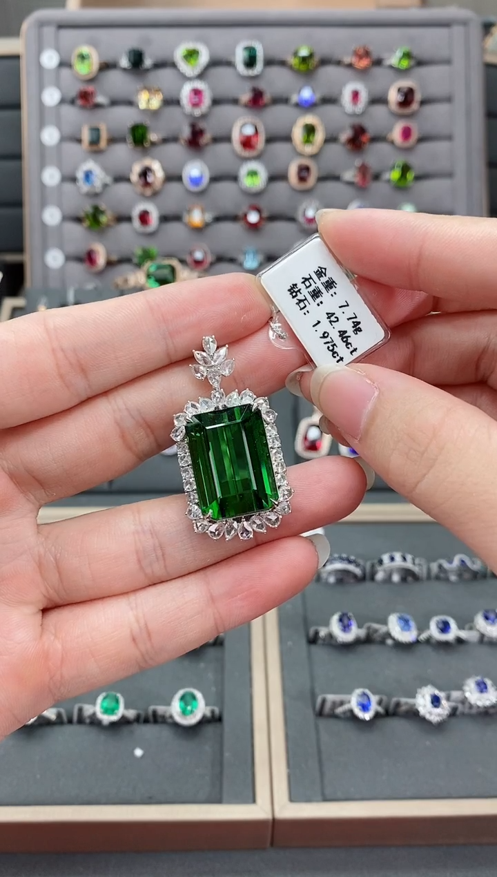 【闪购商品】碧玺颈饰18K金镶嵌42.46 