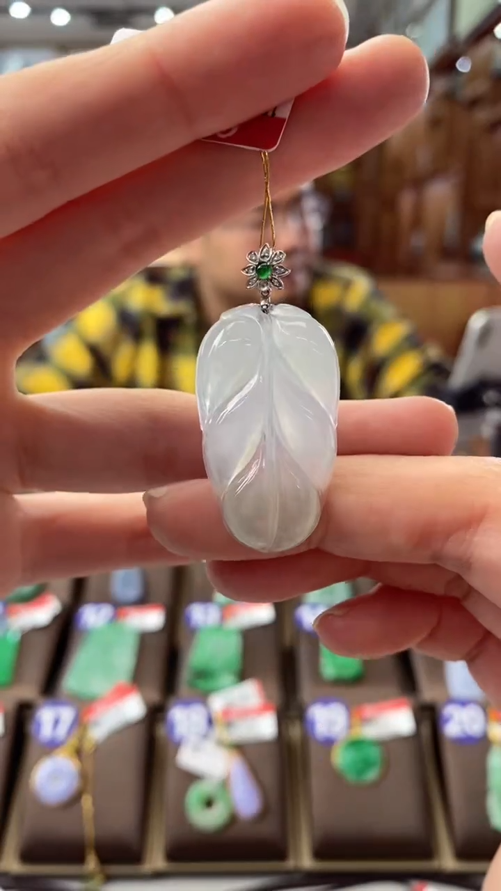 【闪购商品】翡翠颈饰18K金镶嵌叶子