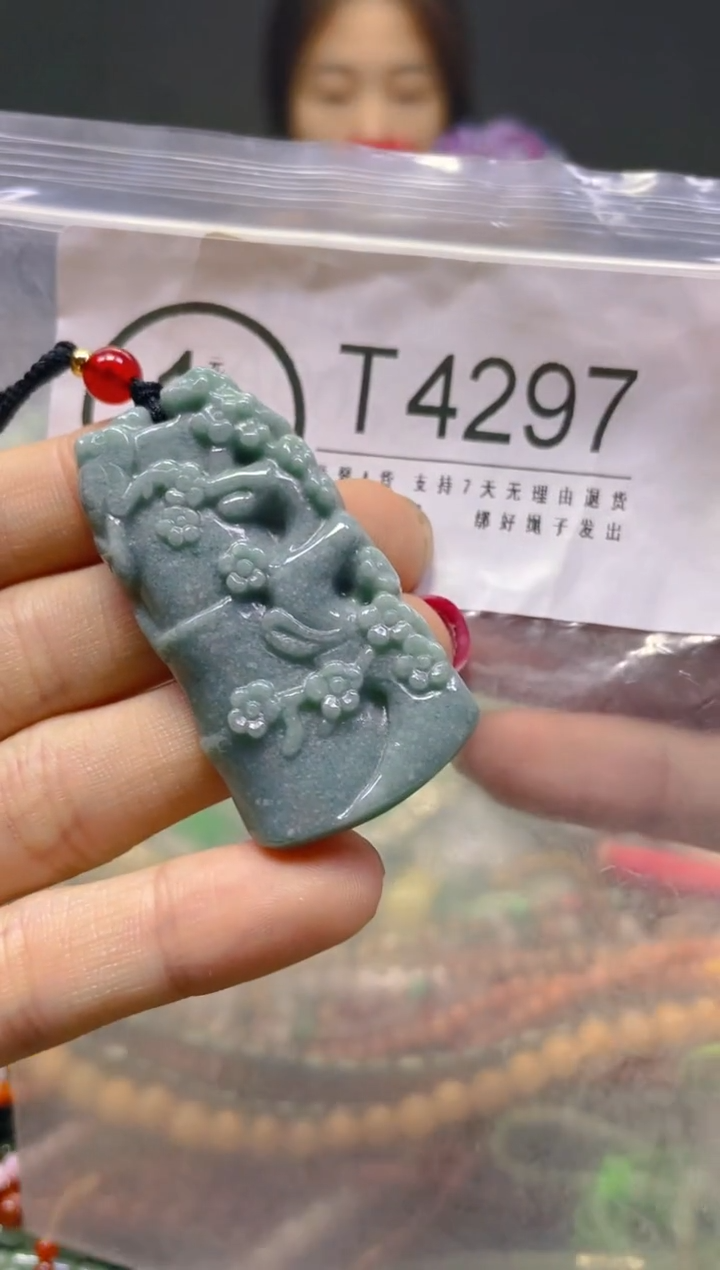 颈饰未镶嵌翡翠/T/翡翠A货，一件也是批发价