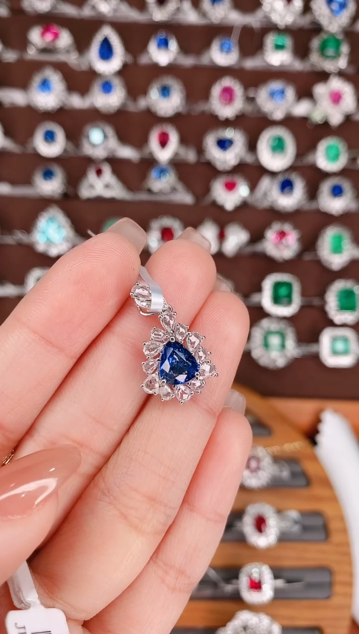 【闪购商品】蓝宝石18K金吊坠18K金镶嵌·