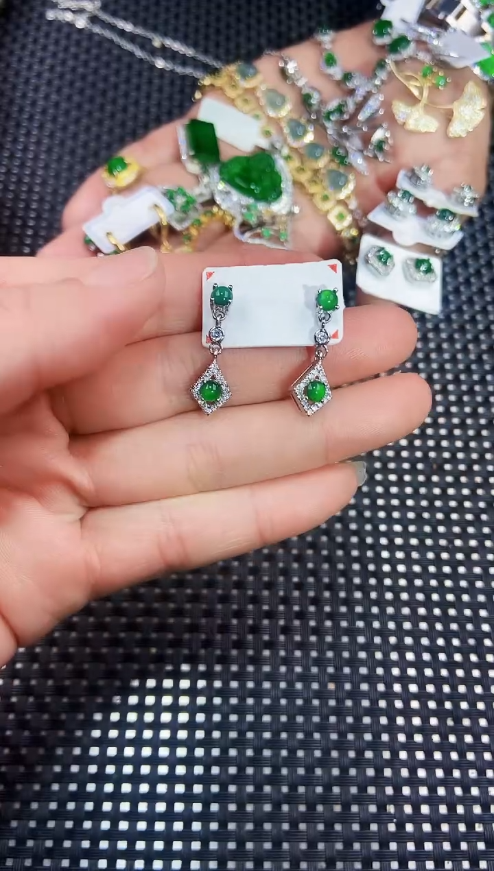 【闪购商品】翡翠耳饰未镶嵌111111111