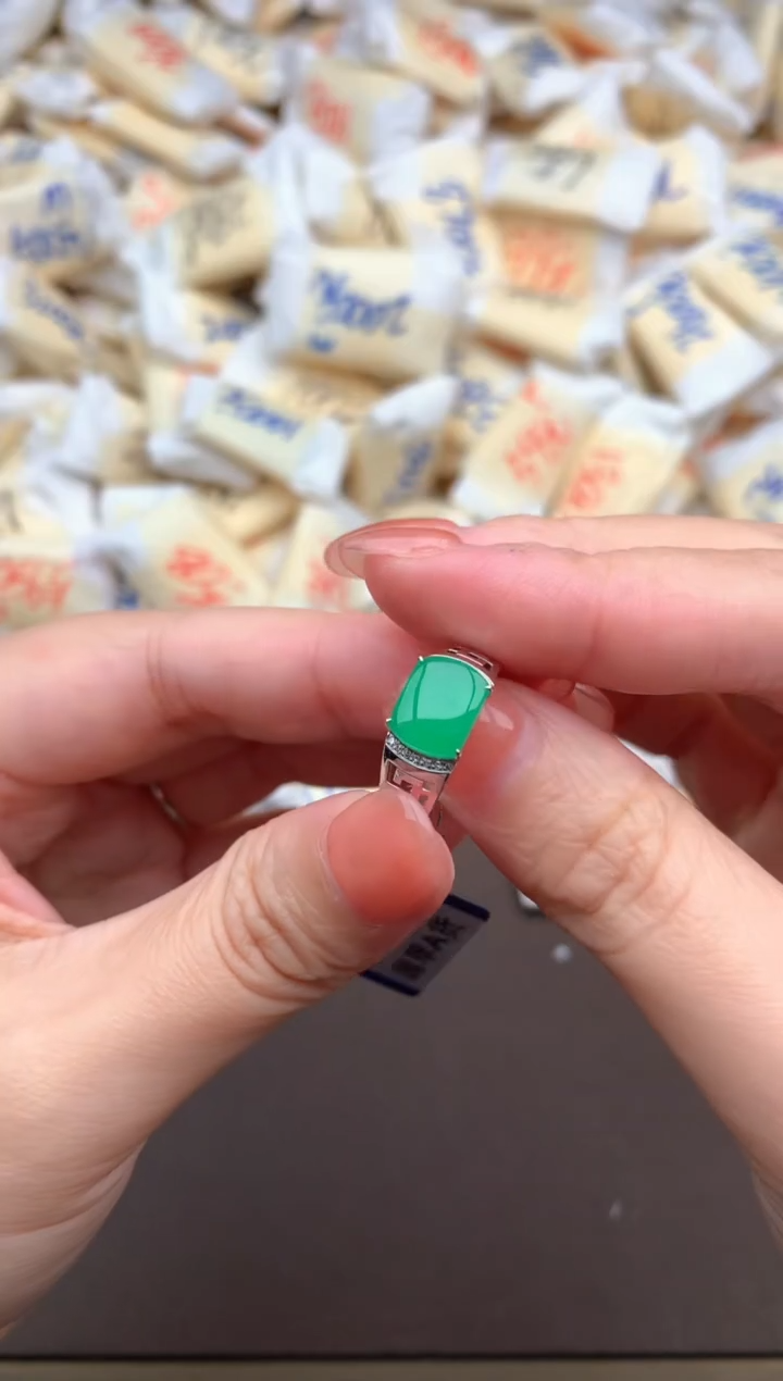 【闪购商品】翡翠挂件18K金镶嵌一