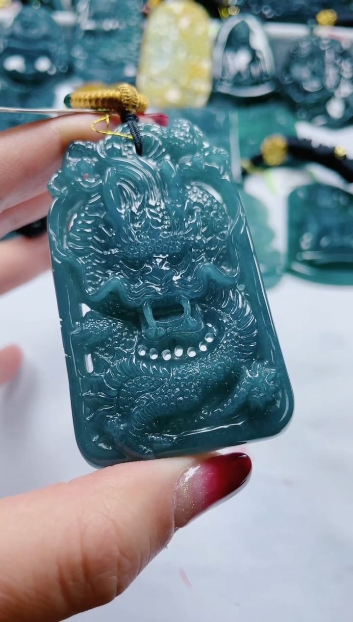 【闪购商品】翡翠颈饰未镶嵌             