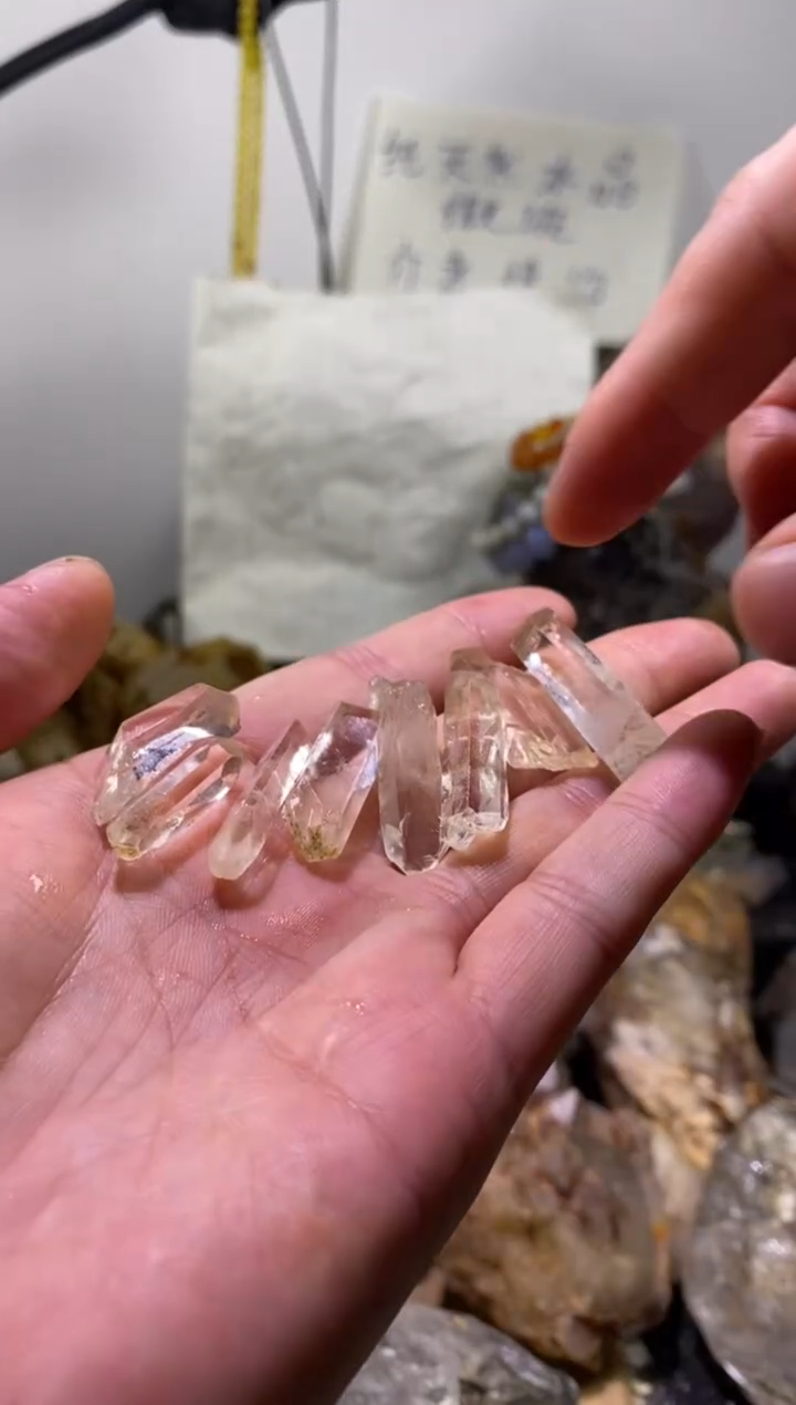 未镶嵌珠宝半成品水晶2号马岛白水晶柱子8颗