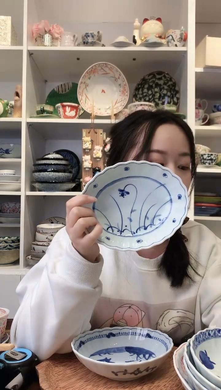 陶瓷蓝凛堂高丽花草椭圆盘17cm