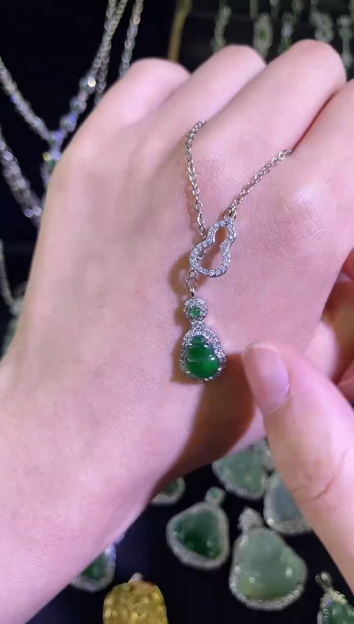 【闪购商品】翡翠吊坠(赠链)未镶嵌翡翠项链