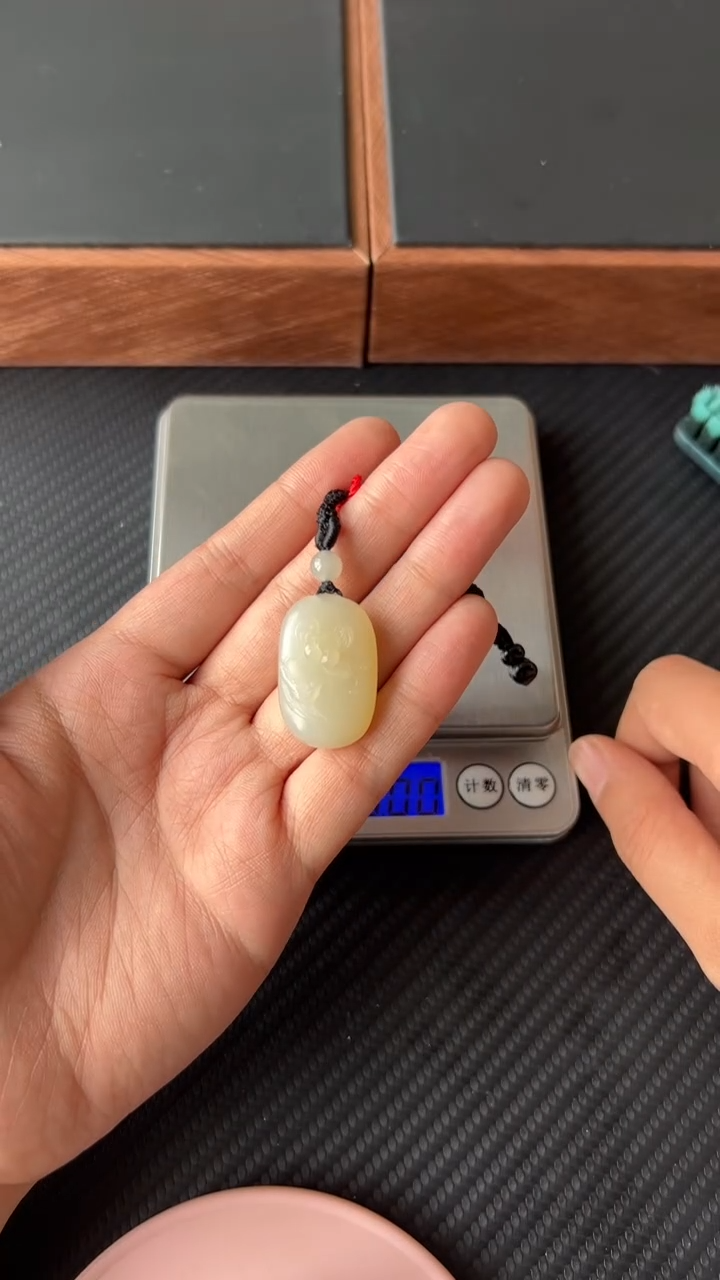 【闪购商品】和田玉吊坠(赠链)未镶嵌且末微色差迪克兰一细