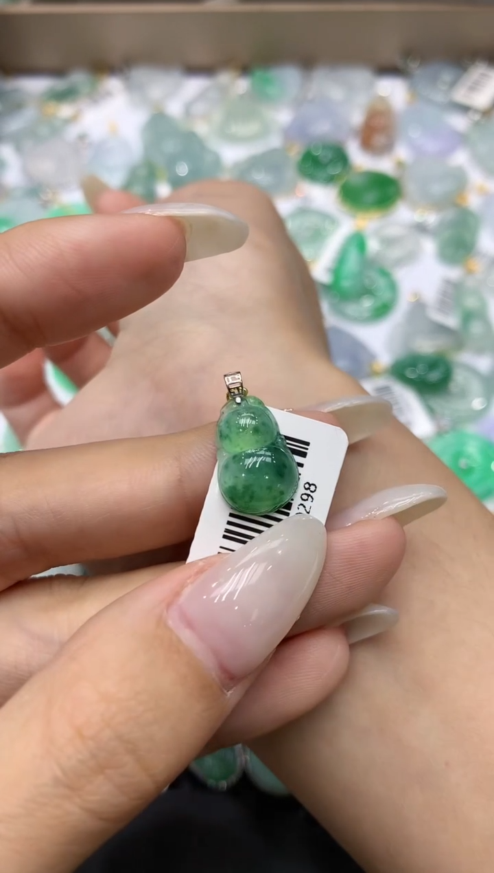颈饰18K金镶嵌翡翠111111111111