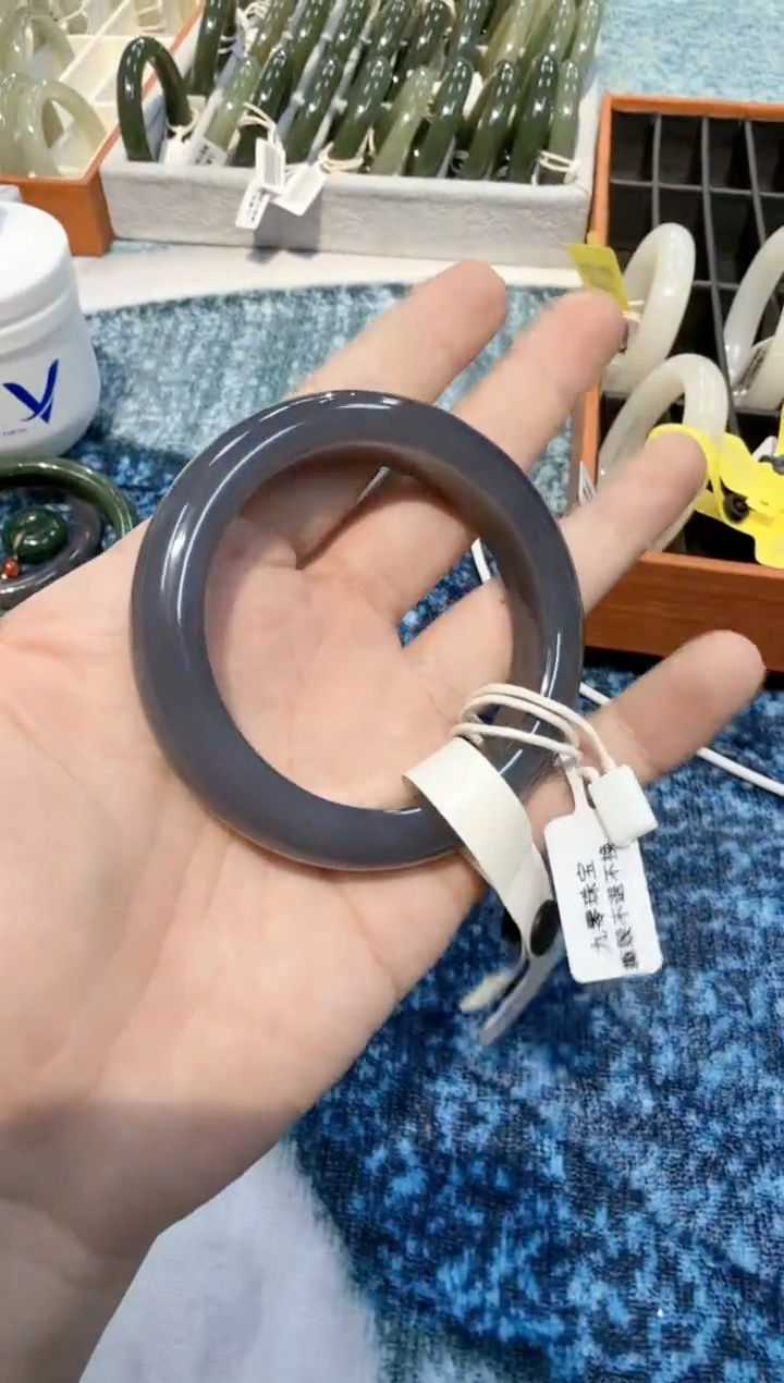 【闪购商品】和田玉手镯未镶嵌54