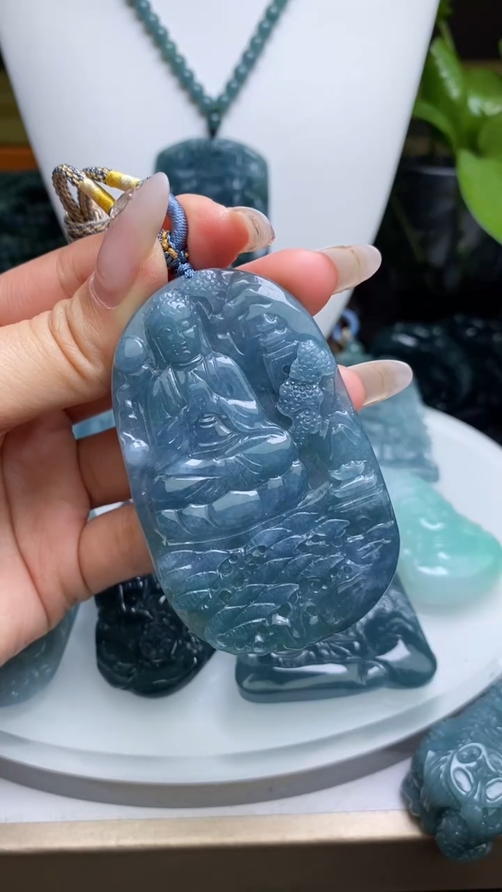 【闪购商品】翡翠未镶嵌颈饰         