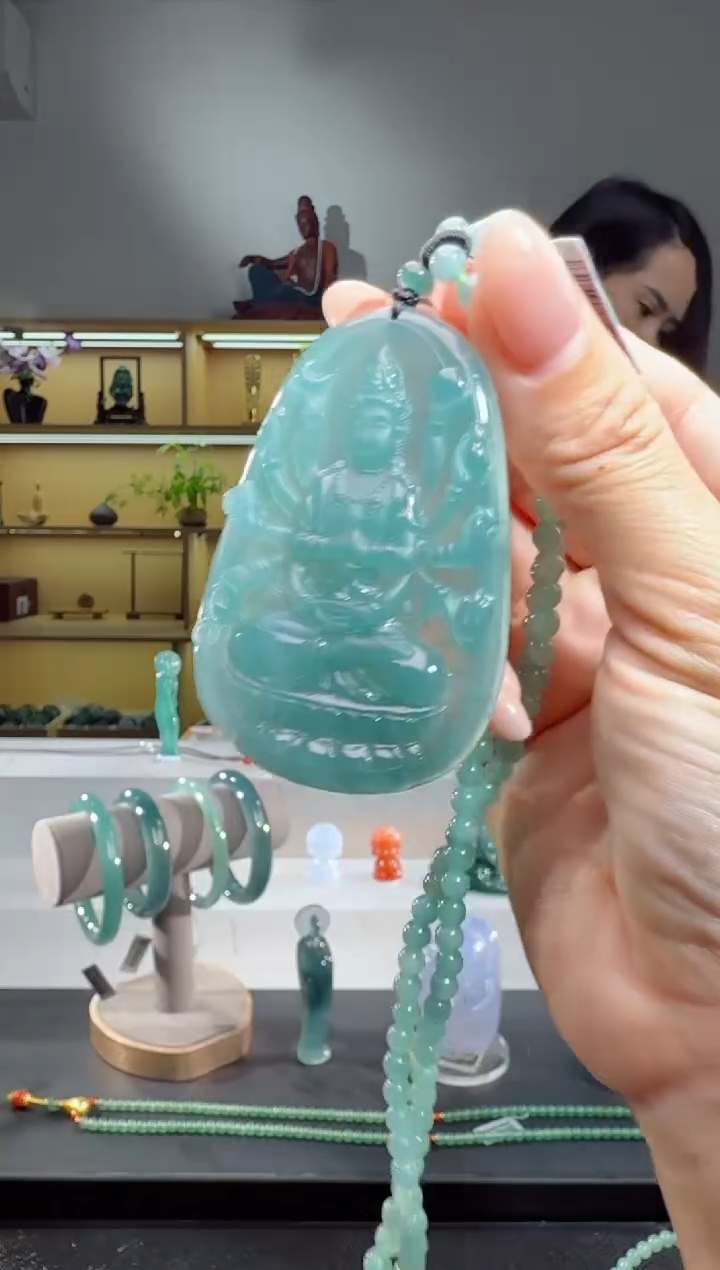 吊坠(赠链)未镶嵌翡翠观音（多样性发其一）