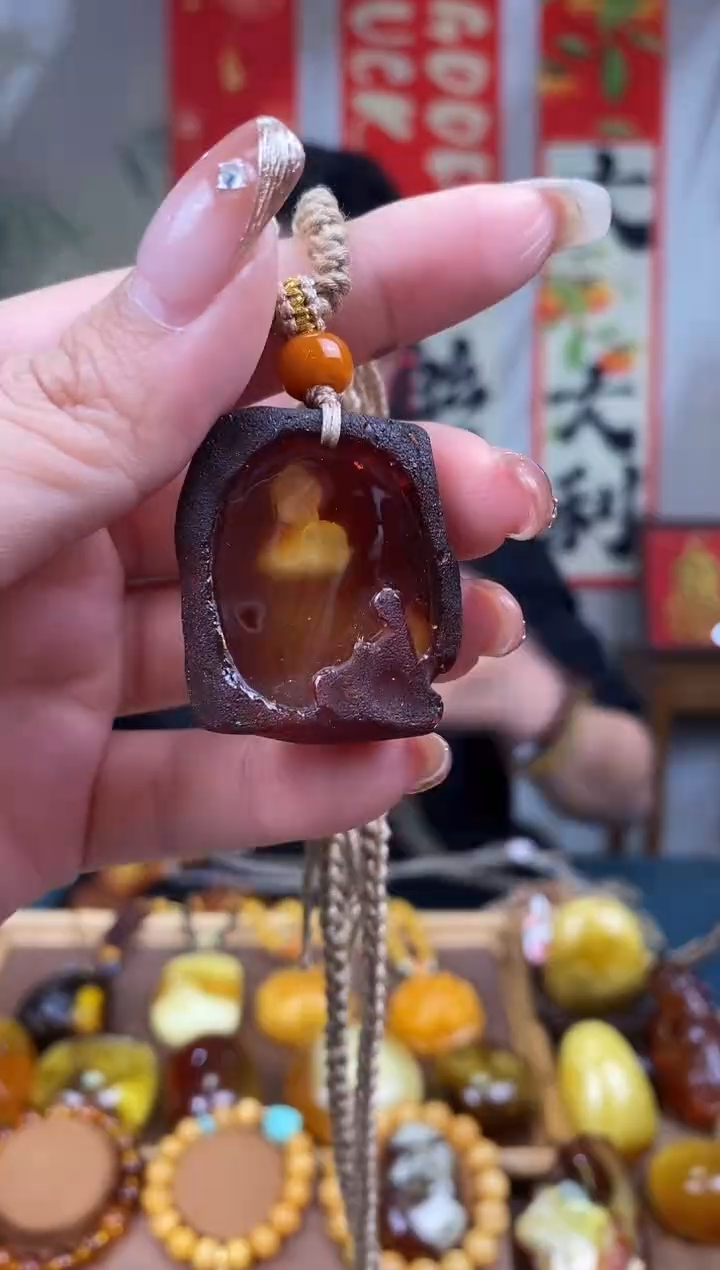 【闪购商品】琥珀裸石未镶嵌基地发货 一物一证 顺丰包邮