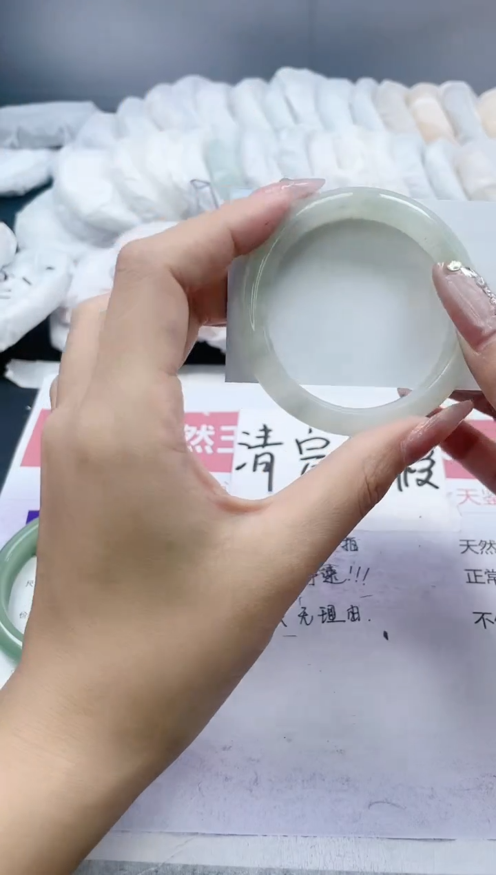 【闪购商品】石英质玉手镯未镶嵌268/52.4