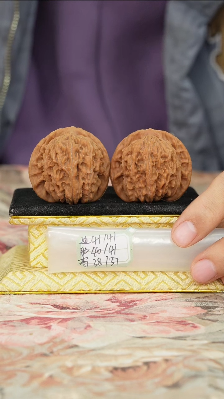 【闪购商品】文玩核桃把件一代楼