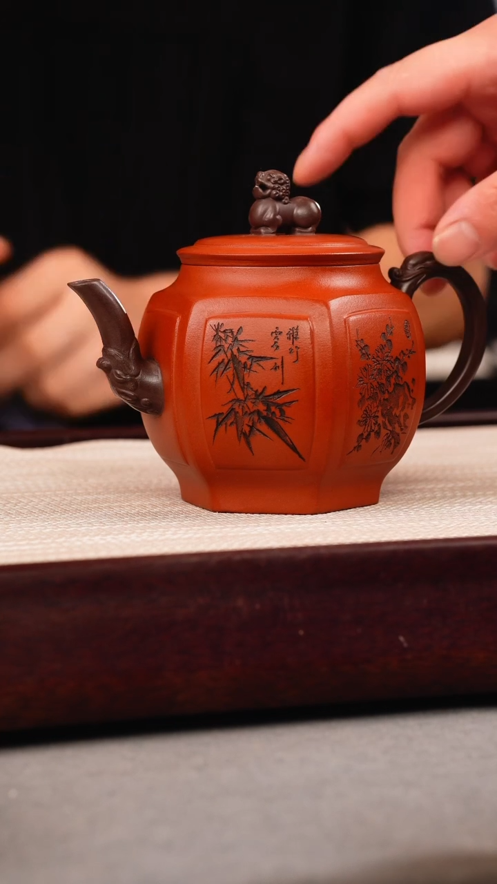 茶壶紫砂红皮龙 兽钮宫灯 刻绘