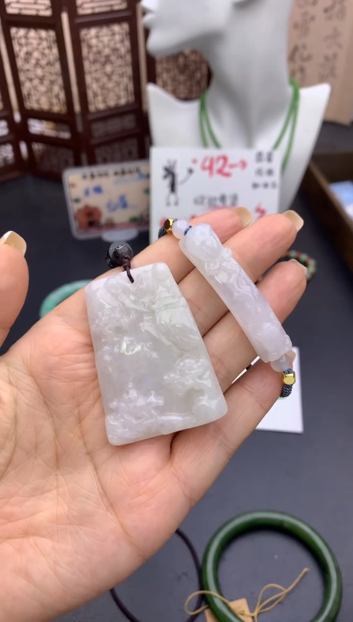 颈饰未镶嵌翡翠吊坠