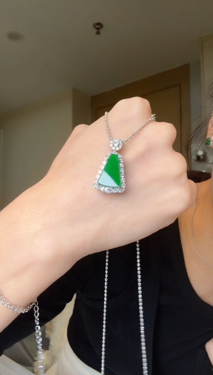 【闪购商品】翡翠吊坠(不含链)银S925镶嵌天然翡翠吊坠