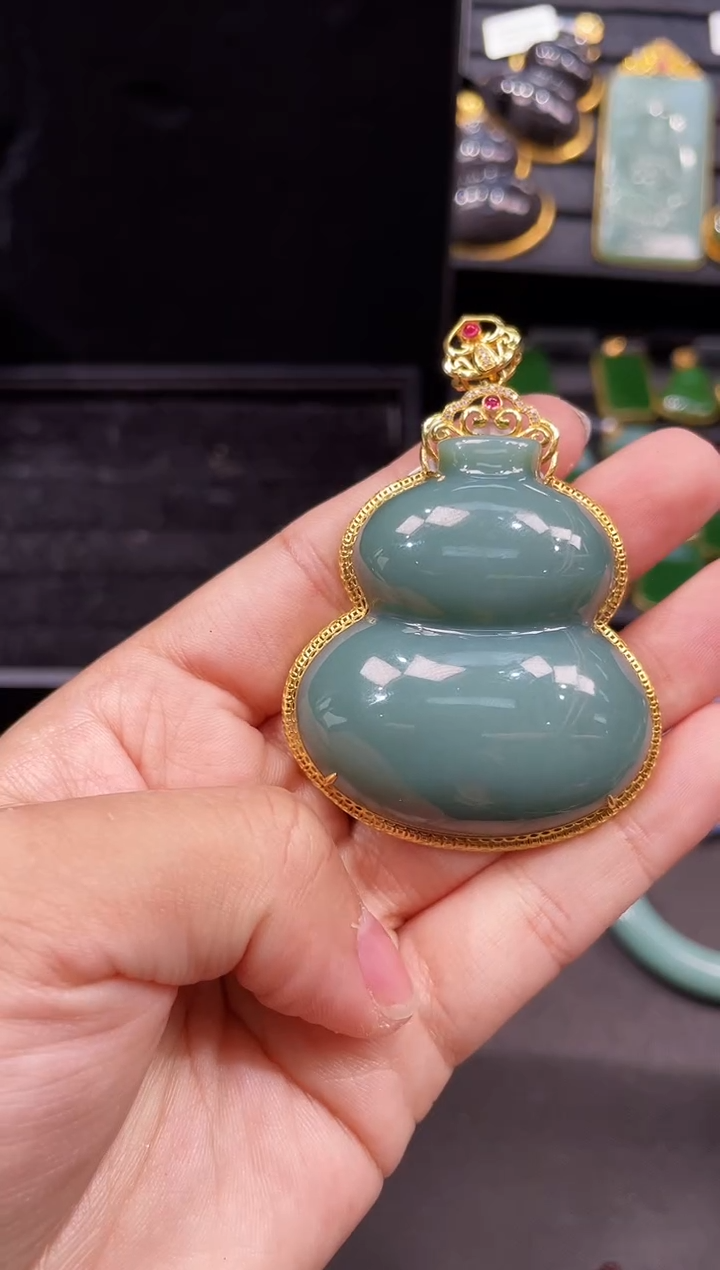 【闪购商品】和田玉吊坠18K金镶嵌多样性发一