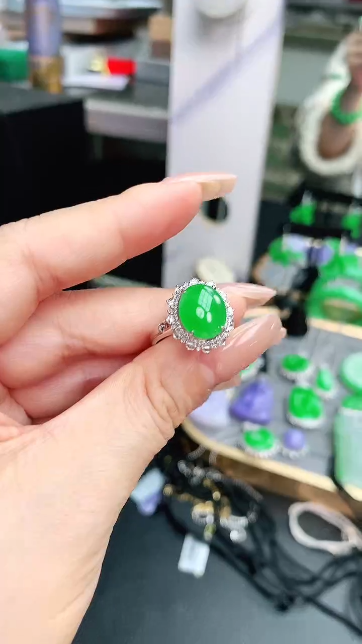 18K金镶嵌戒指翡翠玫**惠赠礼盒证书 