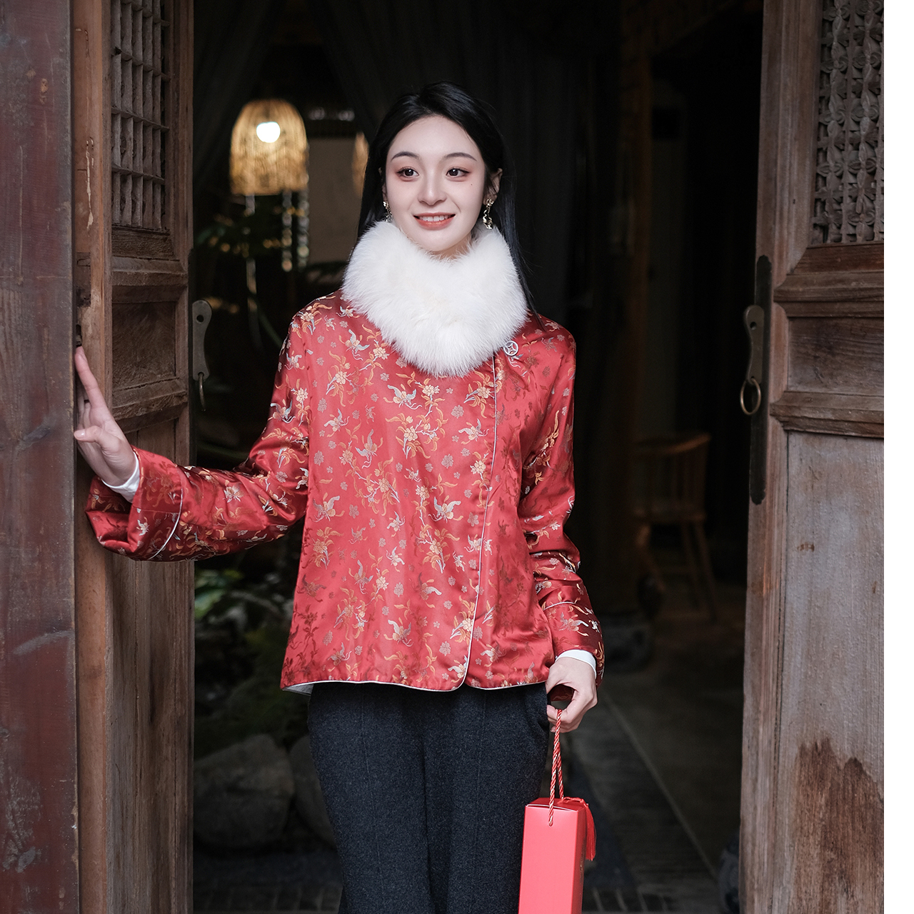 盛唐婧|狐狸毛磁扣围脖-黑|白|杏可选（特价品）