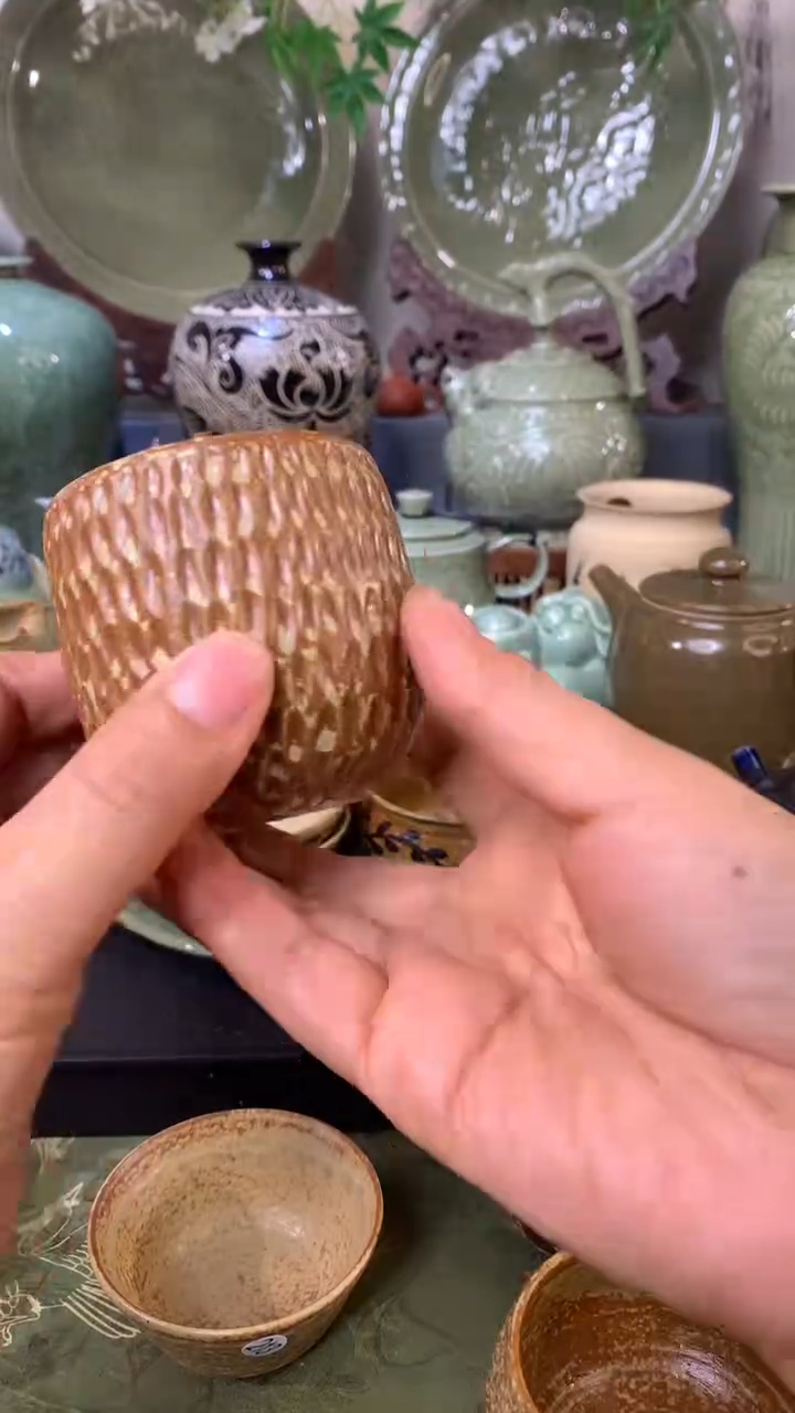 耀州窑手工件柴灰釉主人杯一只