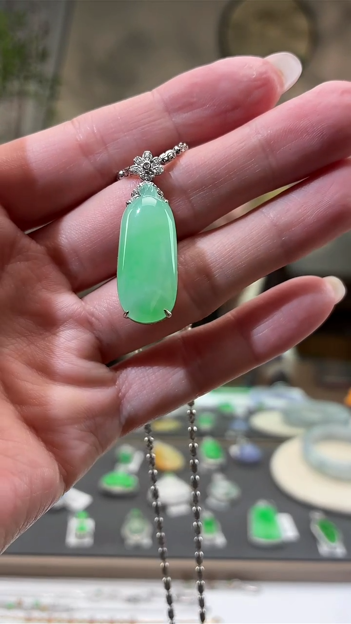 吊坠(不含链)18K金镶嵌翡翠福瓜