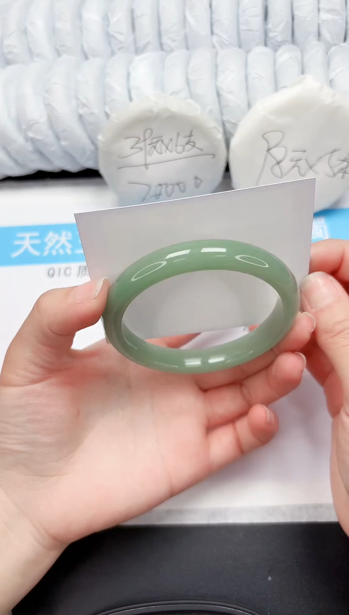 【闪购商品】石英质玉手镯未镶嵌52-63