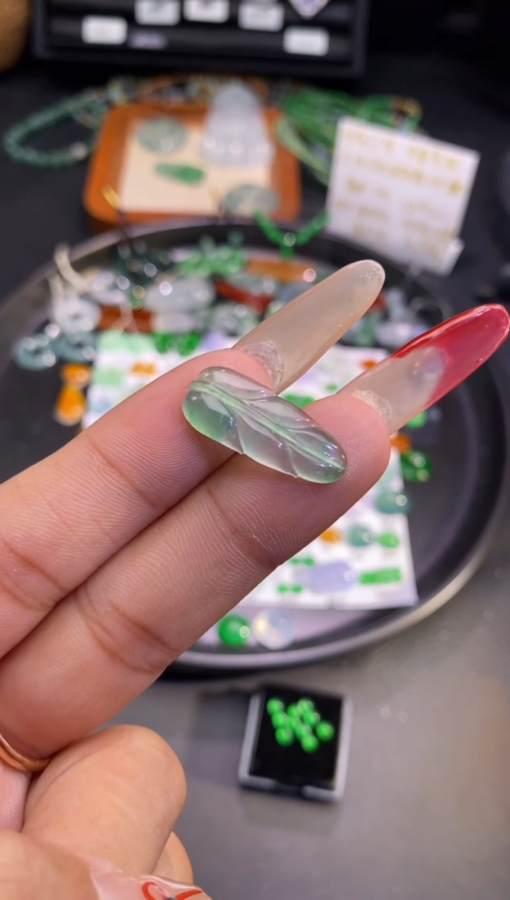 【闪购商品】翡翠挂件未镶嵌叶子