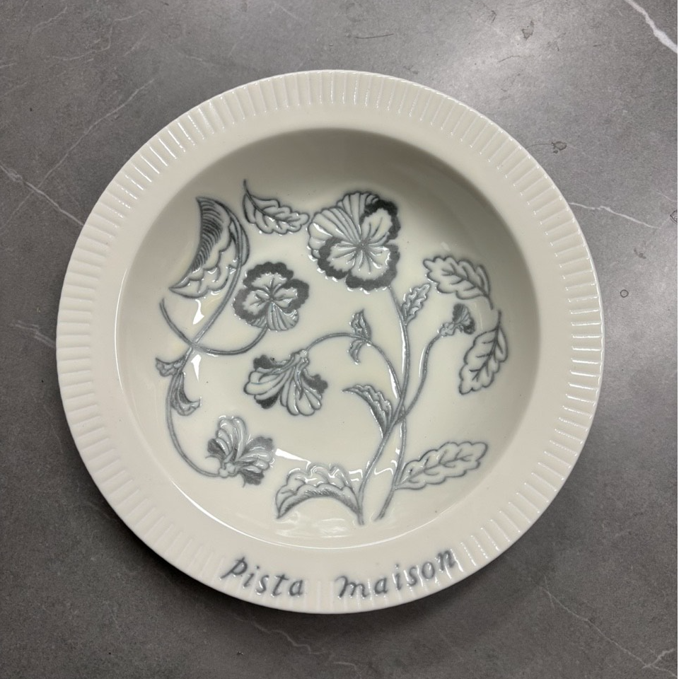 好看的盘子【单支】日本进口美浓烧花苑草帽盘21cm-蝴蝶兰