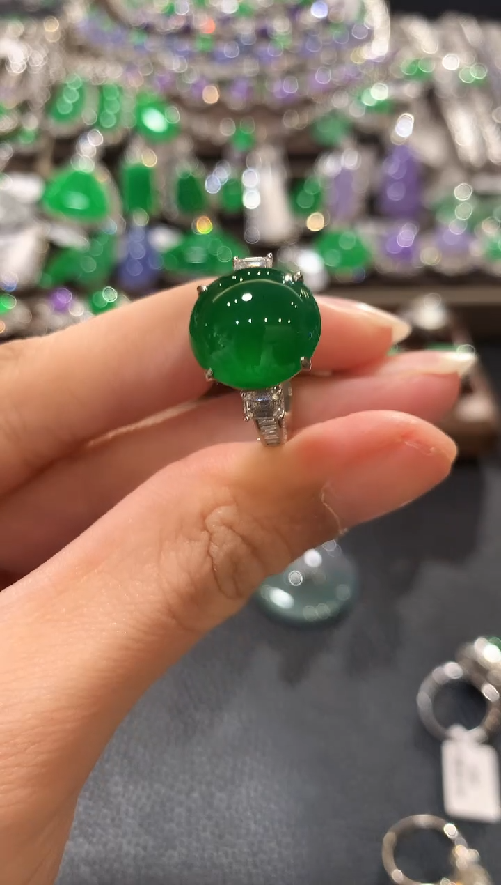 18K金镶嵌戒指翡翠?****0m46  