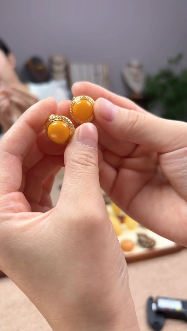 【闪购商品】蜜蜡裸石未镶嵌耳坠