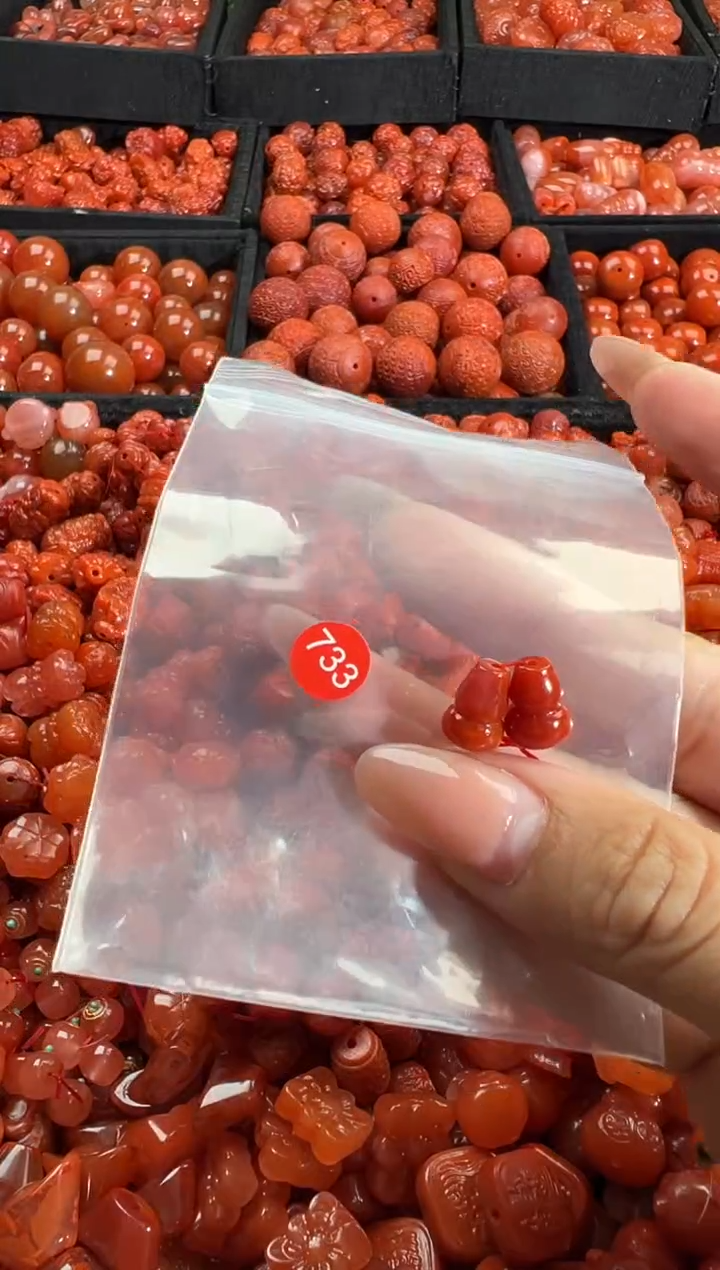 南红玛瑙未镶嵌颈饰1