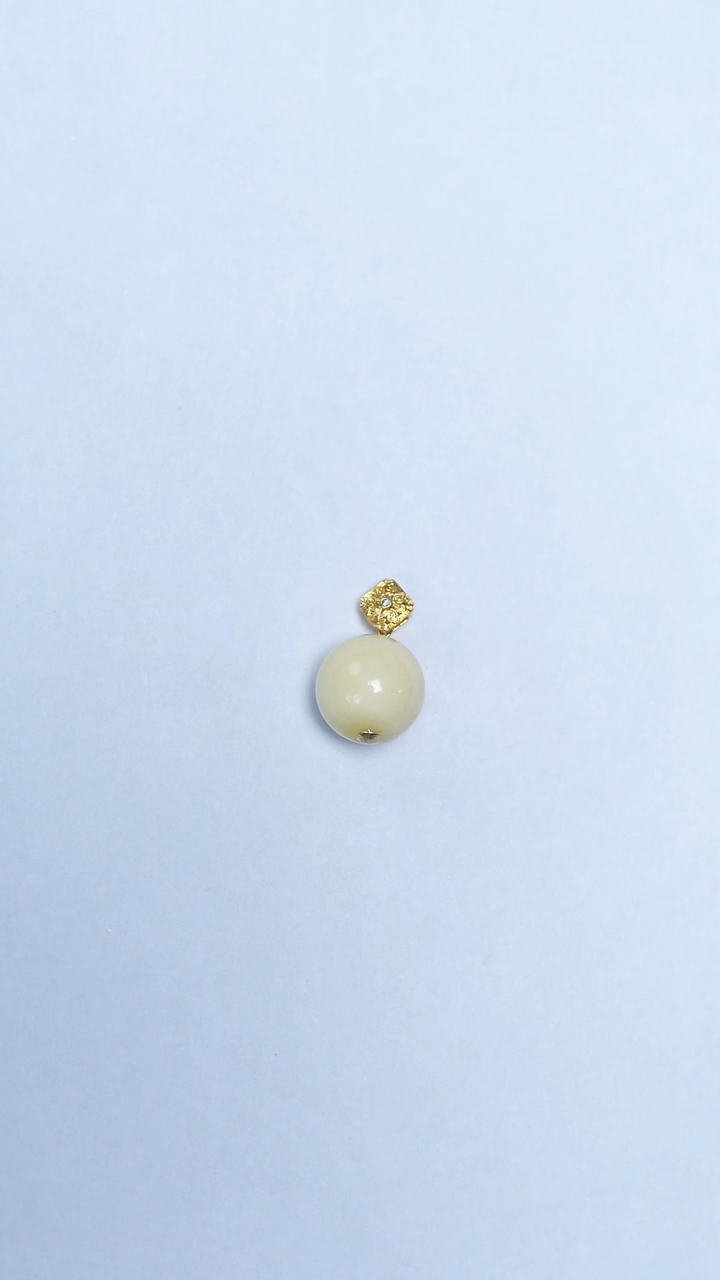 琥珀颈饰18K金镶嵌白蜡圆珠吊坠13mm