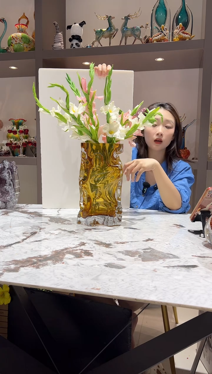 设计师款琥珀色花瓶