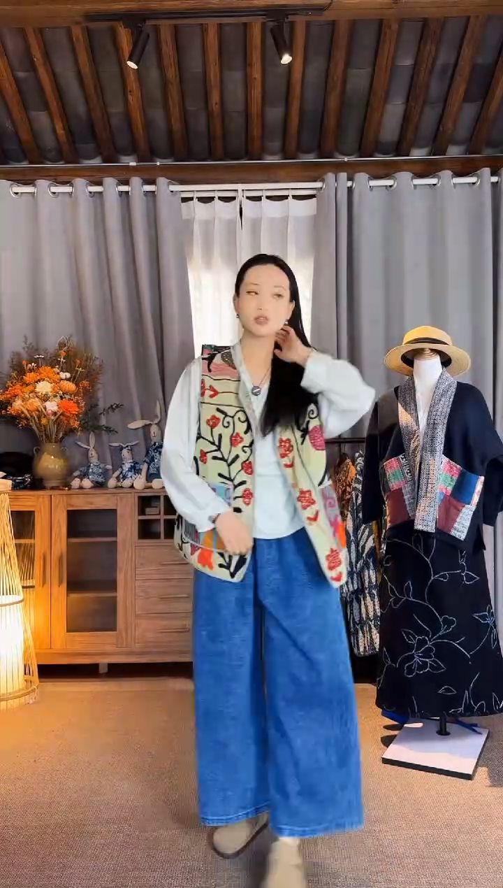 【闪购商品】设计师款刺绣古布马甲