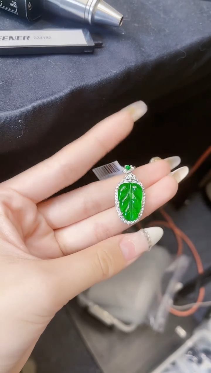 【闪购商品】翡翠颈饰银S925镶嵌叶子吊坠