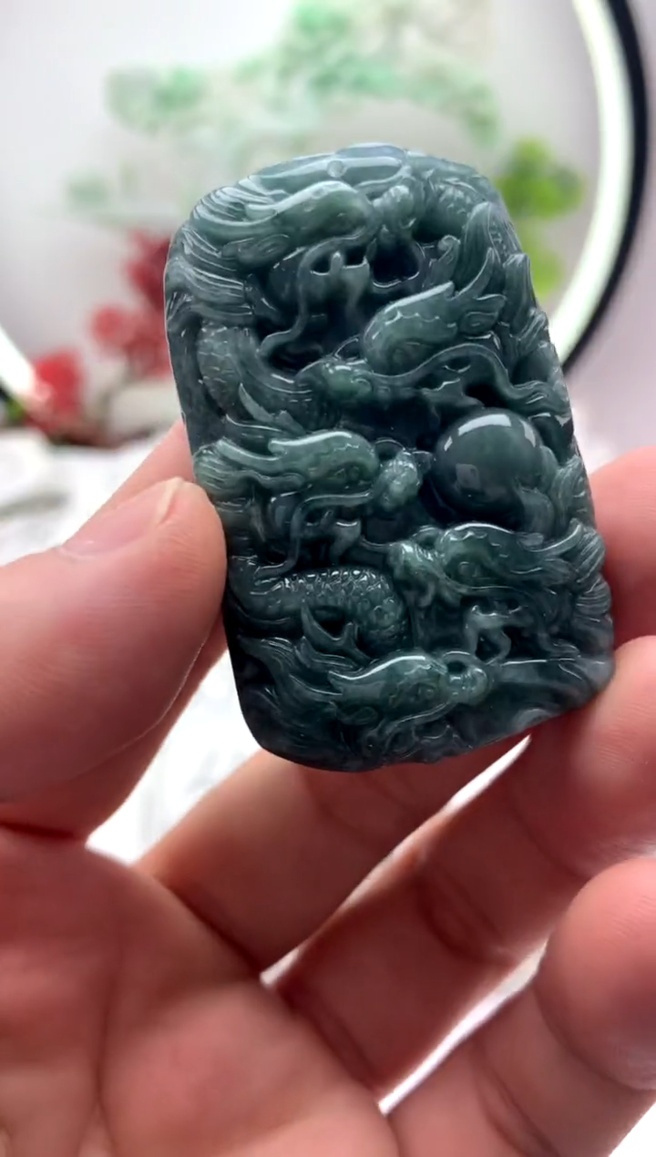 【闪购商品】翡翠颈饰未镶嵌九龙牌【品质一般介意慎拍】