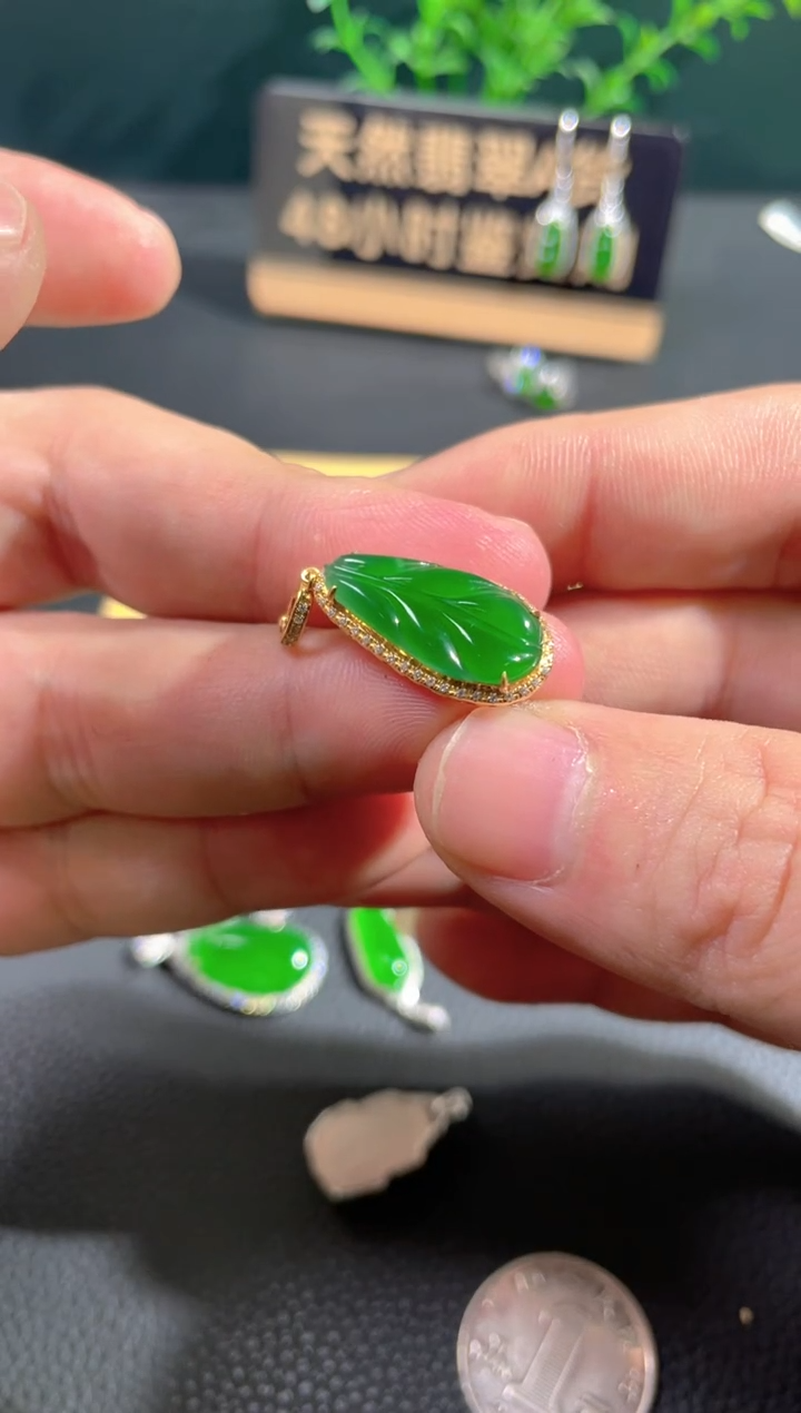 【闪购商品】翡翠颈饰18K金镶嵌翡翠
