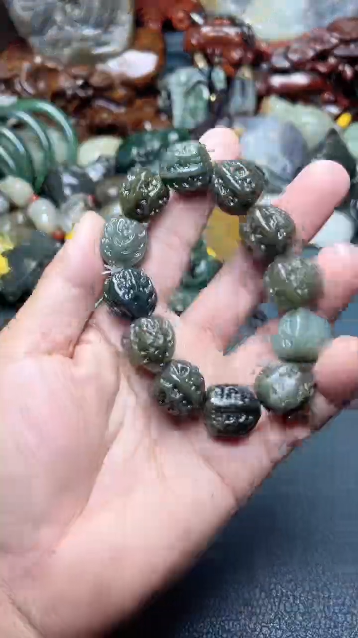 和田玉未镶嵌把件-