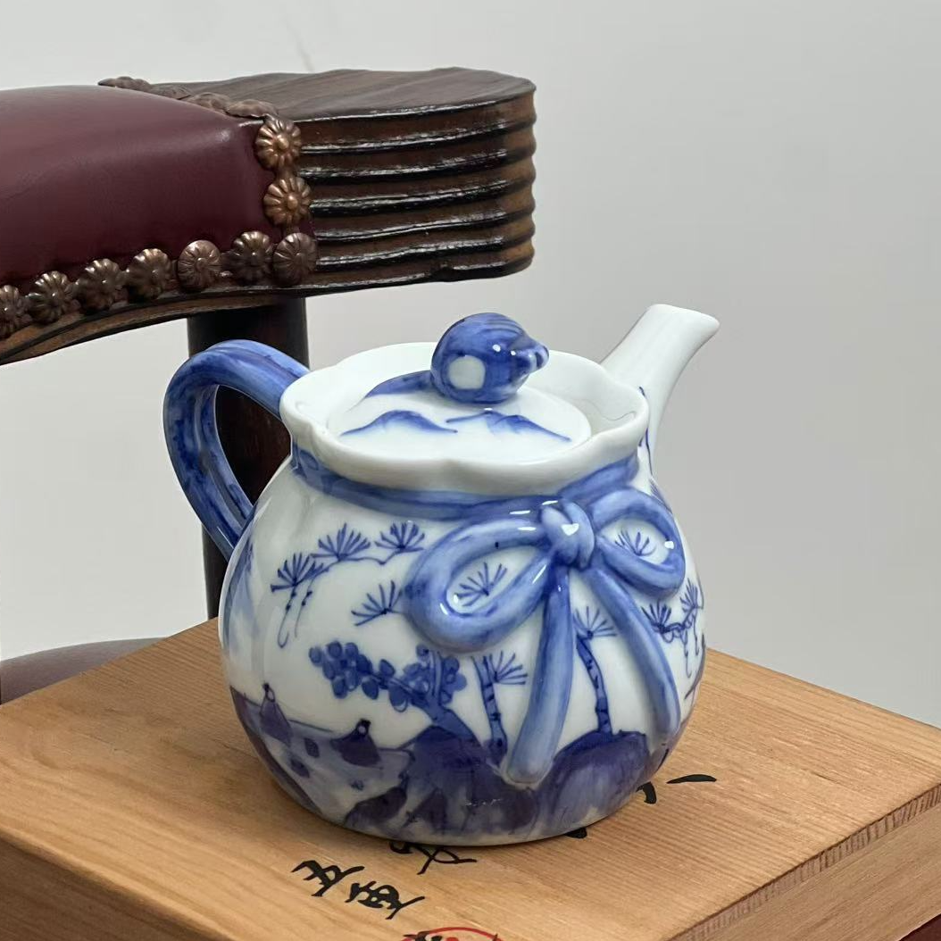 青花瓷小茶杯精致高级