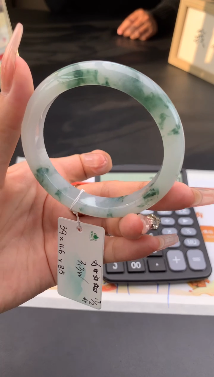 【闪购商品】翡翠手镯未镶嵌送礼#自戴#，下单联系客服核对地址~