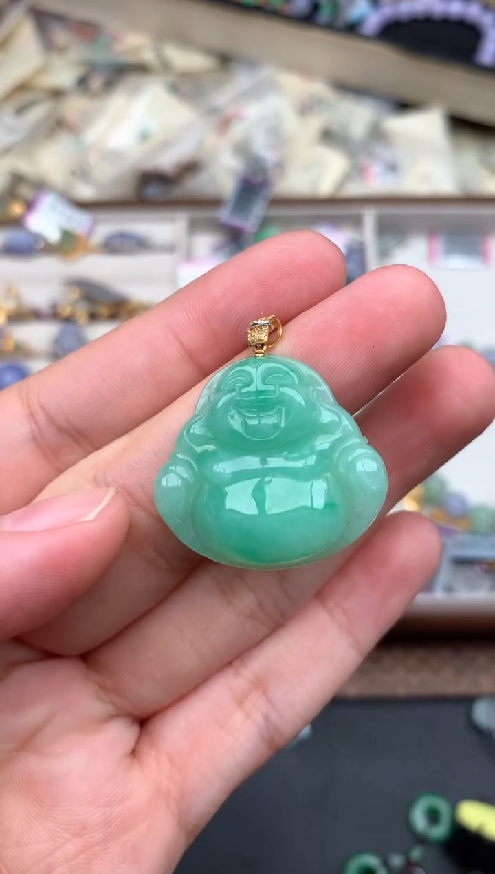 18K金镶嵌挂件翡翠一