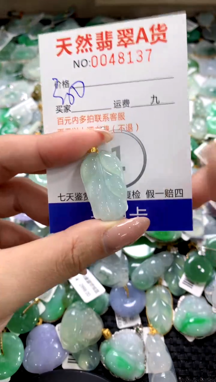 颈饰18K金镶嵌翡翠1111111111111111